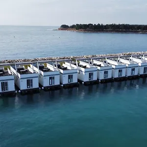 The Sea Lodges Novigrad - Hausboot Floating Sea House Botel